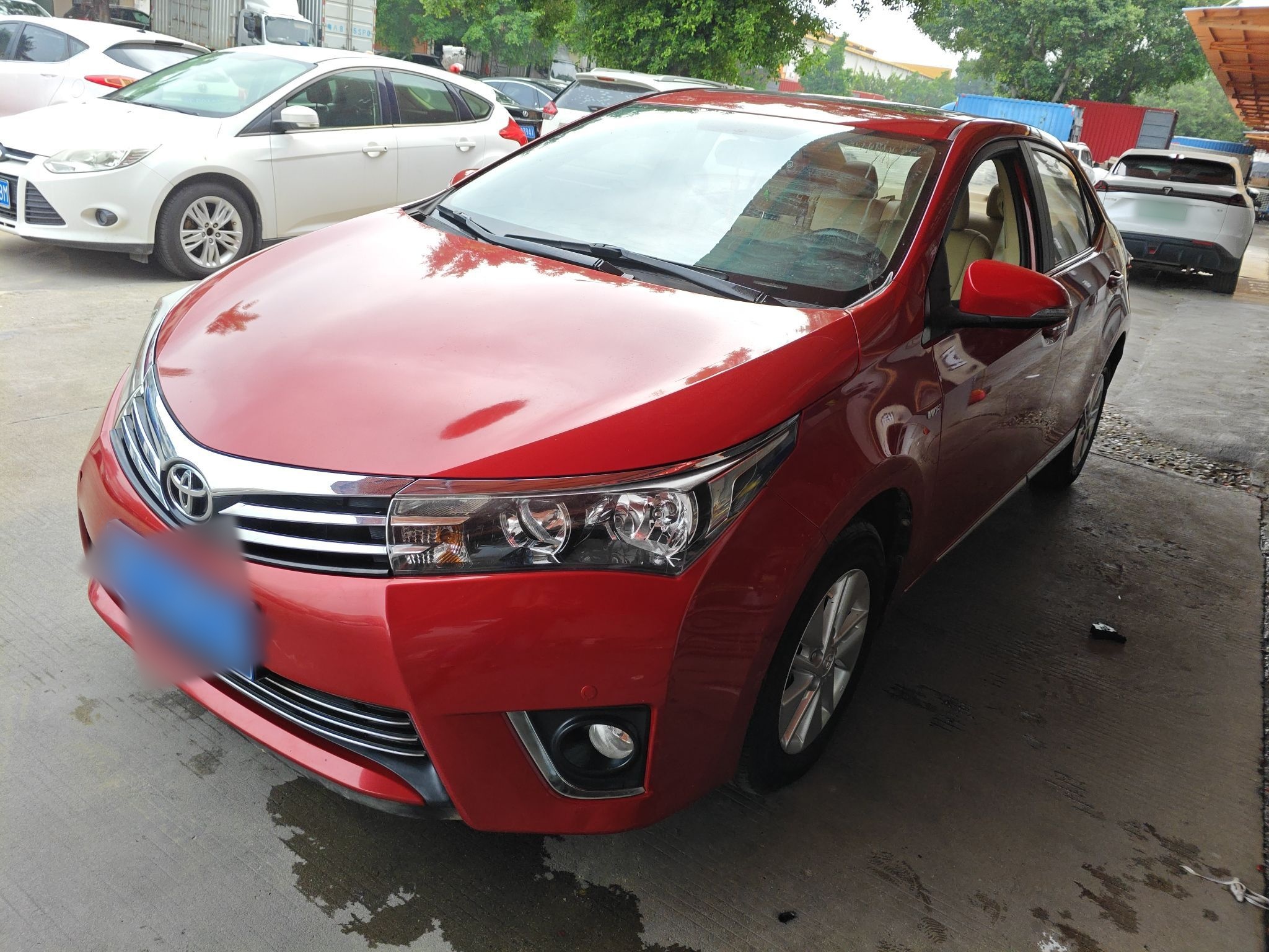 تحت مقدمة السيارة