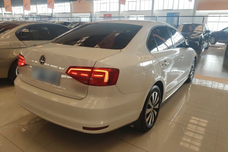 Used Volkswagen Sagitar 2017 230TSI Automatic Comfort Version
