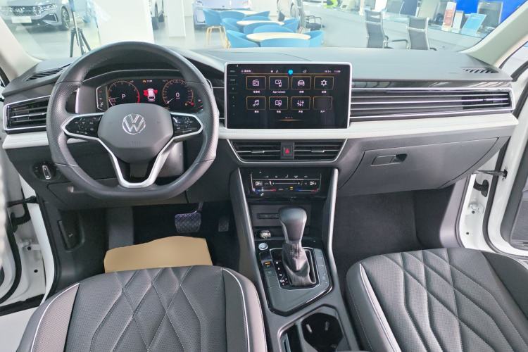 Used Volkswagen Tiguan L 2023 330TSI Automatic Two-Wheel Drive Smart Edition Center Console