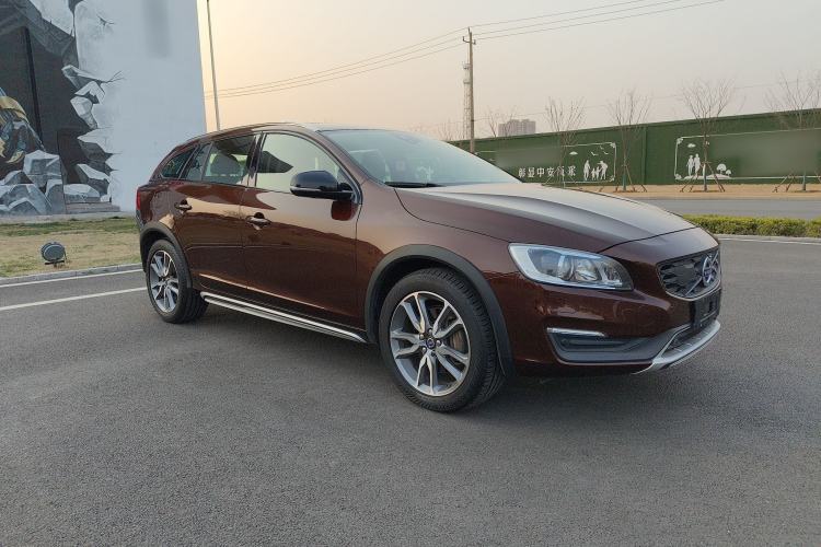 Used Volvo V60 2016 Cross Country T6 AWD
