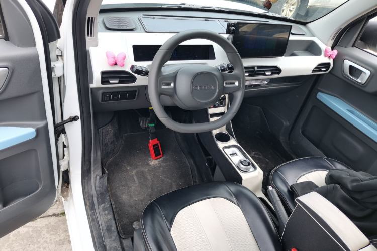 Used Geely Galaxy Panda 2024 Panda Mini 200km Endurance Bear Center Console