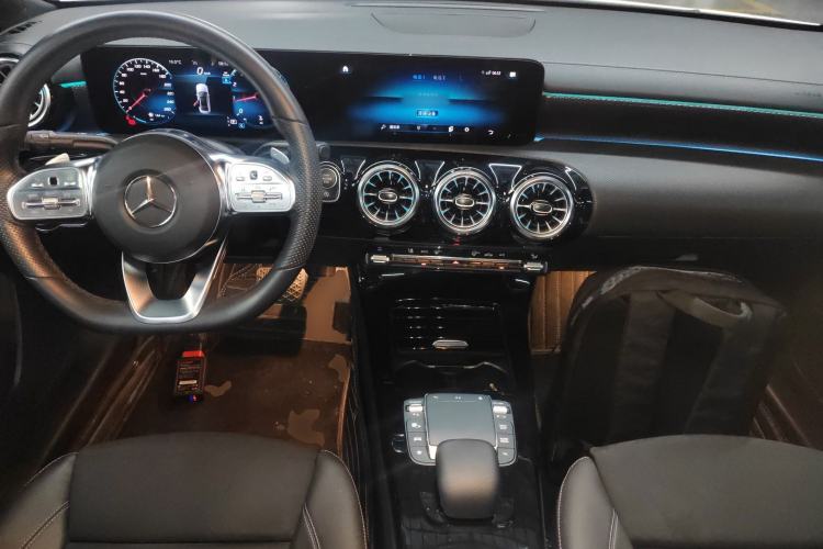 Used Mercedes-Benz A-Class 2022 Revised Version A 200 L Sport Sedan Fashionable Style Center Console