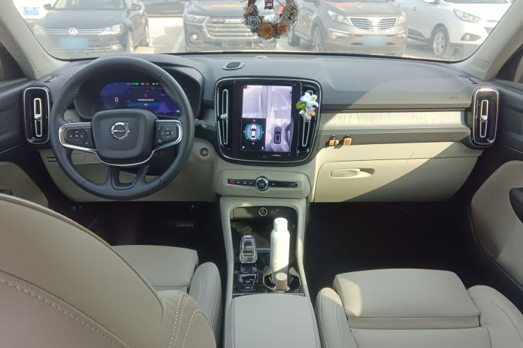 Used Volvo XC40 2024 B4 4x4 Smart Luxury Edition