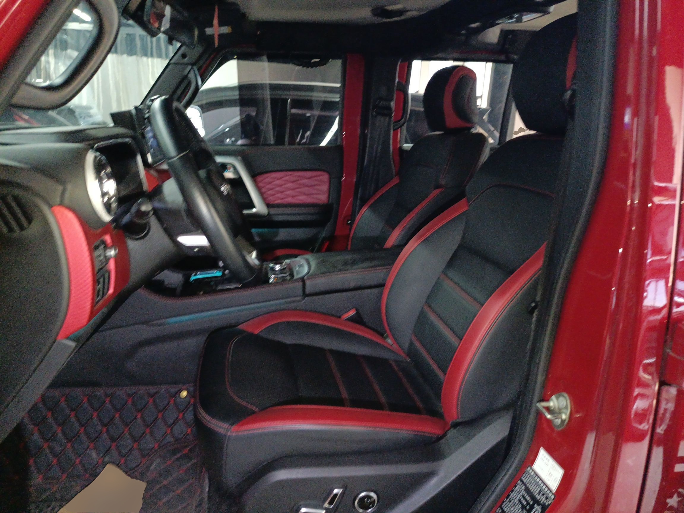 المقاعد الأمامية داخل السيارة