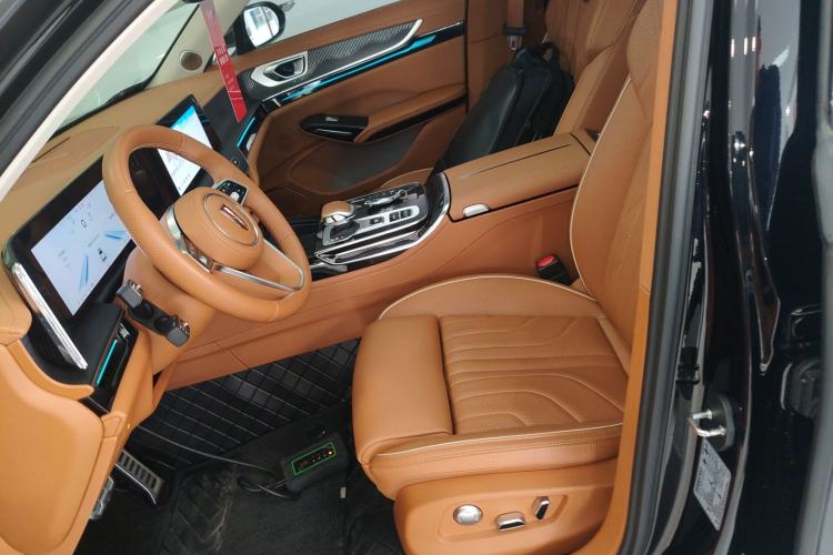 Used Hongqi H9 2025 2.0T Two-Wheel-Drive Flagship Luxury Business Edition 5 Seats
