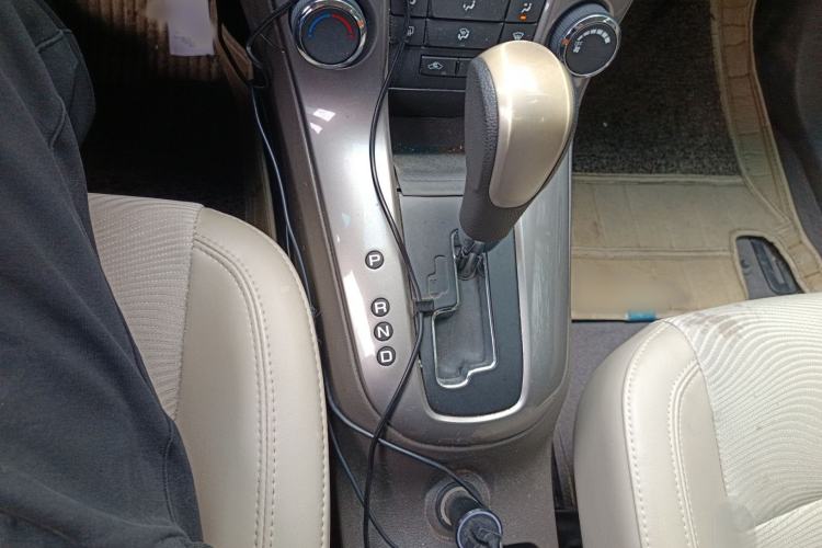 Used Chevrolet Cruze 2015 1.5L Classic SE AT Gear Lever