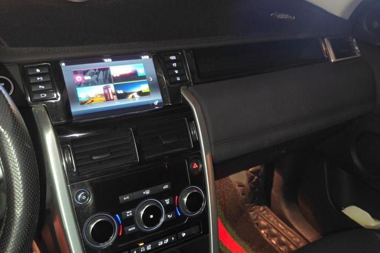 Used Land Rover Discovery Sport 2019 240 PS SE Version China VI Standard Audio And AC Panel