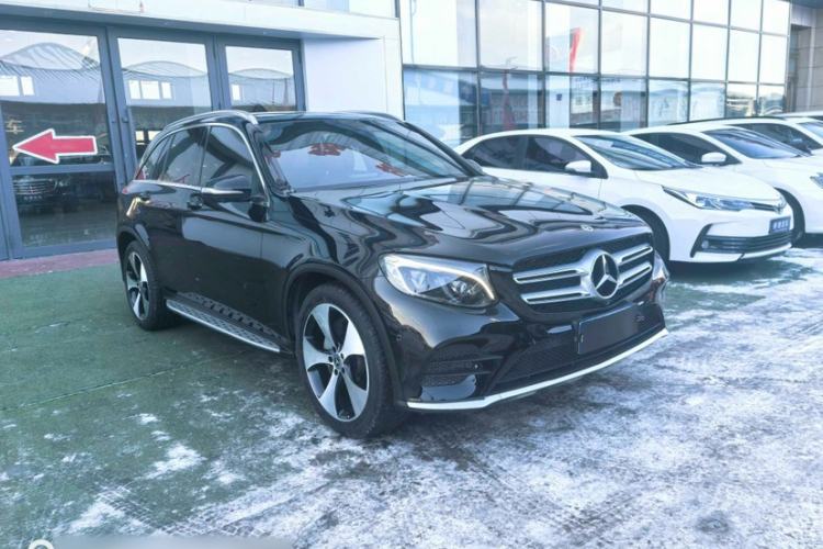 Used Mercedes-Benz GLC 2018 Refreshed GLC 300 4MATIC Dynamic Edition Exterior 2