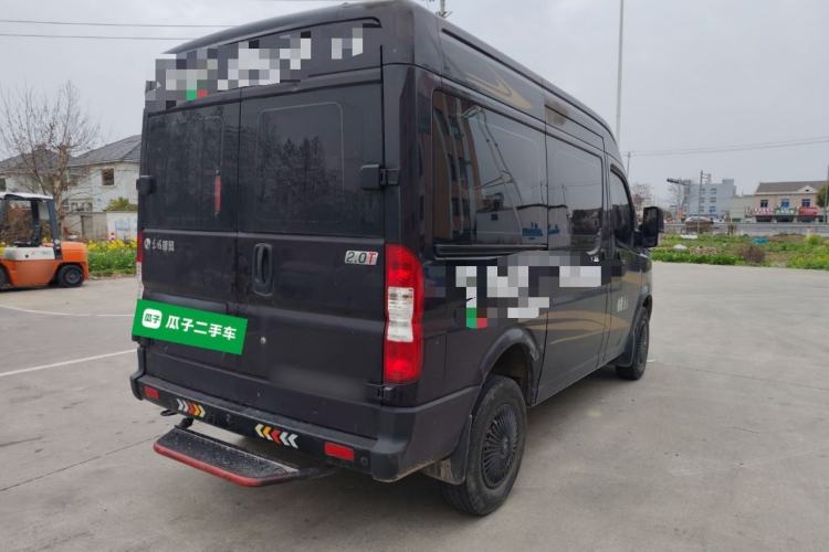 Used Dongfeng Yufeng 2023 V9+ 2.0T Manual Front-Drive Multi-Function Short-Chassis Mid-Height 5/6-Seater Rear Right 45 Deg