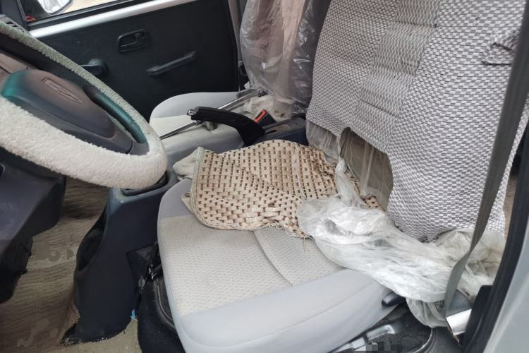 Used Jinbei Hiace X30 2023 1.5L Wealthy-Style Passenger Van 5/6/7-Seater Non-Air-Conditioned Version SWC15M
