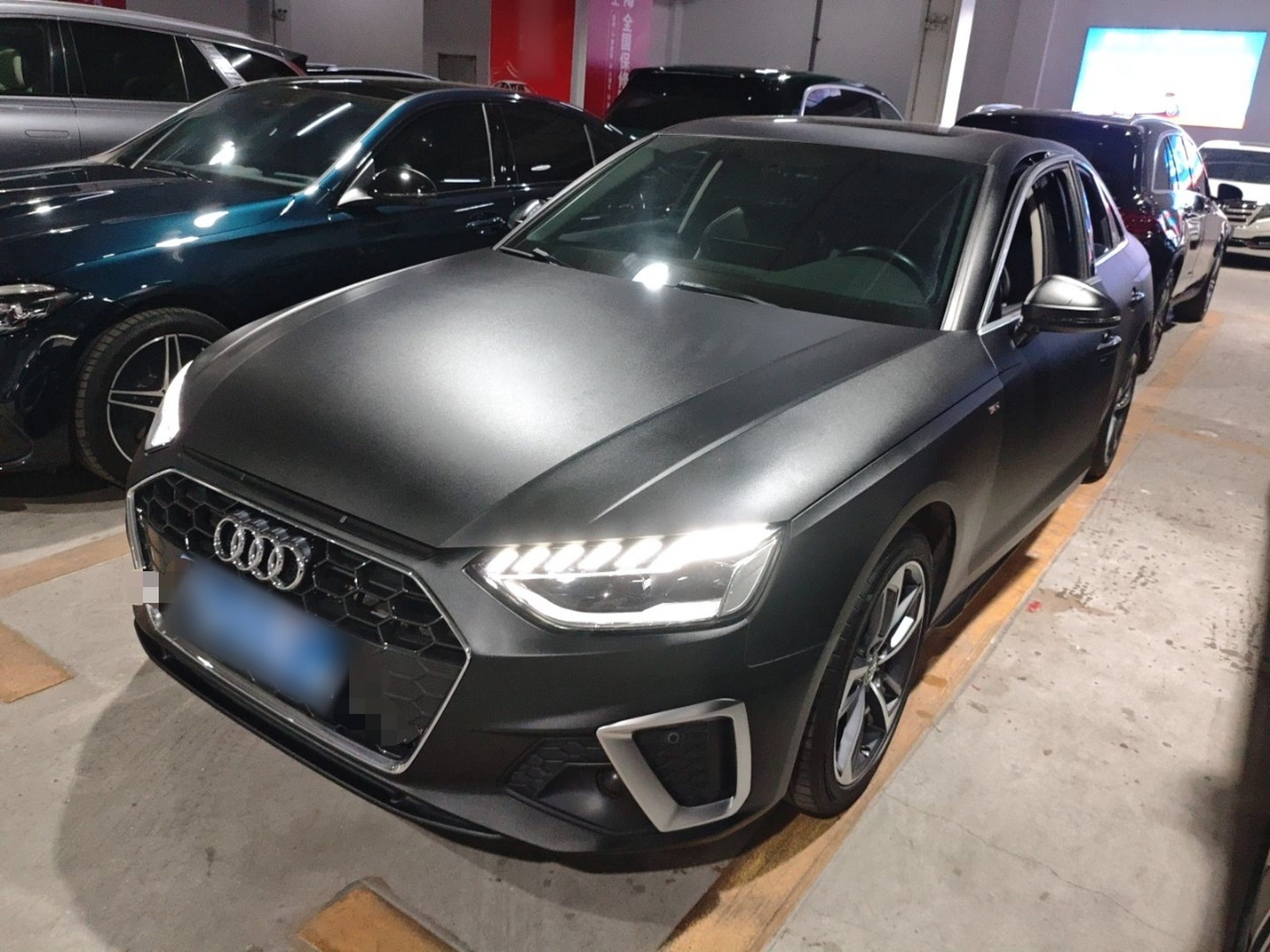 تحت مقدمة السيارة