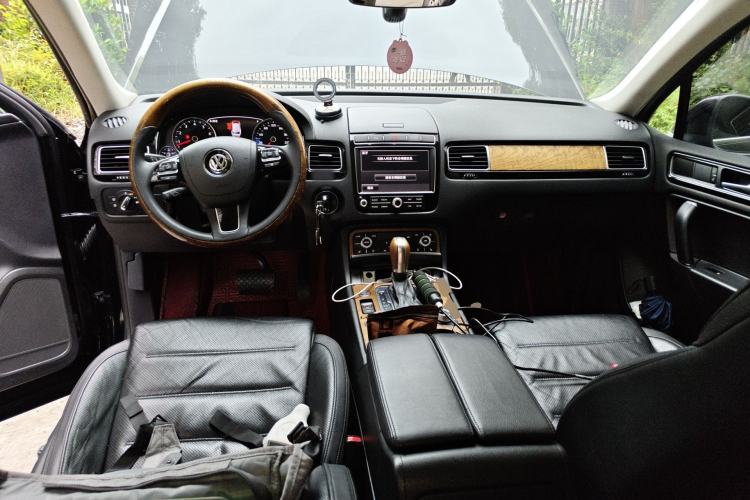 Used Volkswagen Touareg 2018 3.0 TSI Glory Collection Edition Center Console