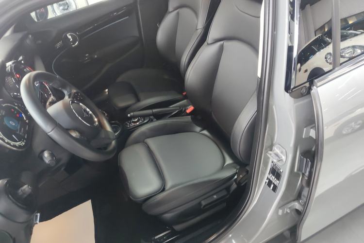 Used MINI MINI 2022 Updated 1.5T COOPER Classic Edition Five-Door Version
