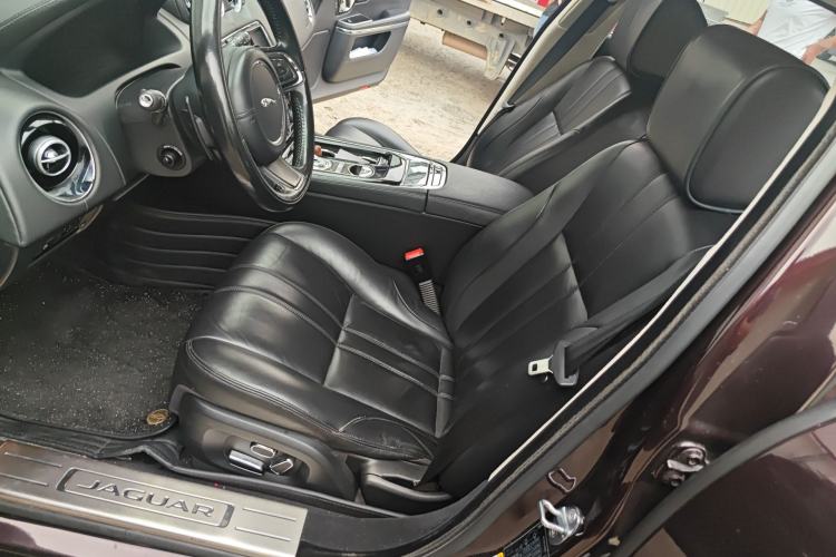 Used Jaguar XJ 2014 XJL 3.0 SC Two-Wheel-Drive Panoramic Business Edition

