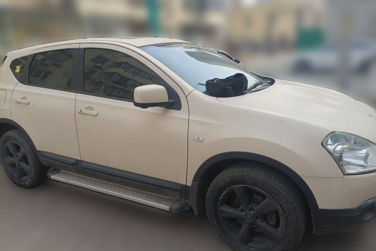 Used Nissan Qashqai 2011 2.0 XV Lea CVT 2WD Front Right 45 Deg