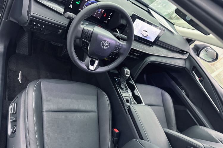 Used Toyota Camry 2024 Dual-Motor 2.0 HGVP Luxury Edition
