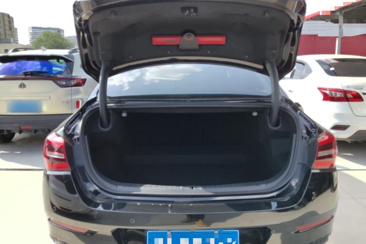 Used Hongqi H5 2022 Classic Model 1.8T Automatic Smart Connect Flagship Edition
