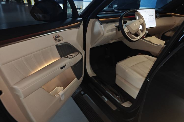 Used ONVO Luxeed L90 2025 Model—Ultra Six-Seater Version
