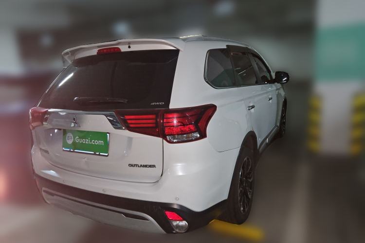 Used Mitsubishi Outlander 2020 2.4L 4x4 Zhi Xiang Edition 5 Seats Rear Right 45 Deg