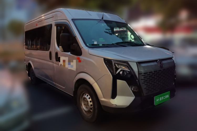 Used Dongfeng Yufeng 2023 V9+ 2.0T Manual Front-Wheel-Drive Multi-Function Mid-Roof Van with 7/8/9 Seats
