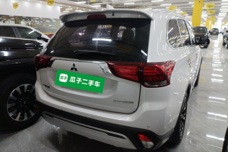 Used Mitsubishi Outlander 2019 2.4L 4x4 Zhi Xiang Edition 5 Seats China V Emission Standard Rear Right 45 Deg