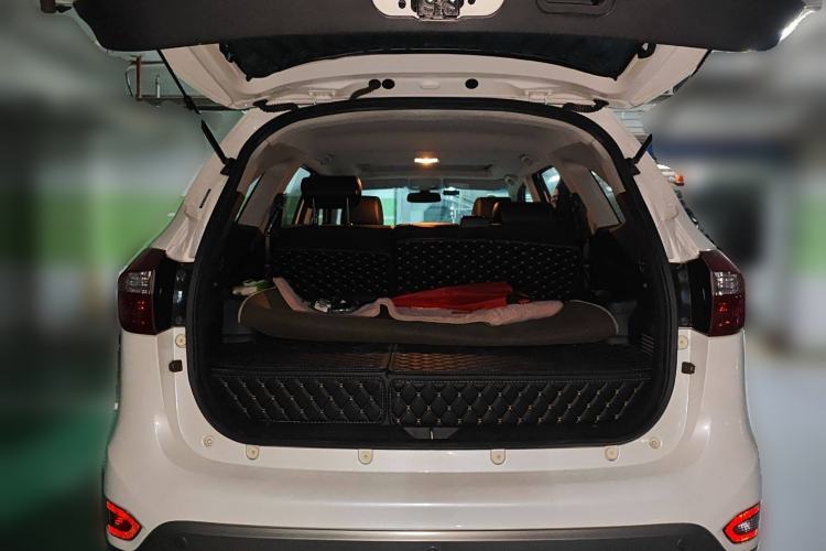 Used JMC Yusheng S350 2017 2.0T Automatic 2WD Diesel Luxury Version with Sunroof 5 Seats