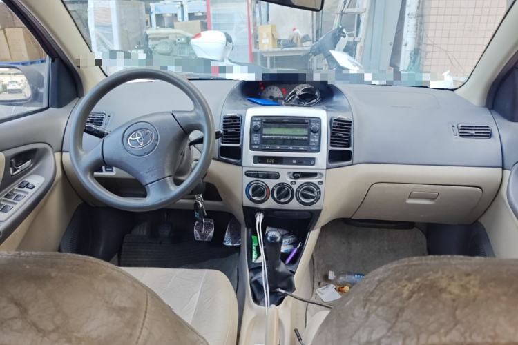 Used Toyota Vios 2006 1.3L GL Special Edition MT VVT-i Center Console