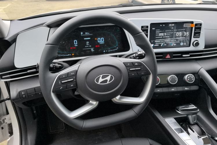 Used Hyundai Elantra 2023 1.5L CVT GLX Elite Edition Steering Wheel
