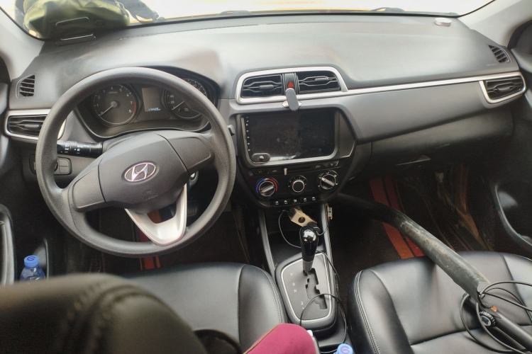 Used Hyundai Verna (older generation) 2017 1.4L Automatic YueXiang Edition China V-standard Center Console