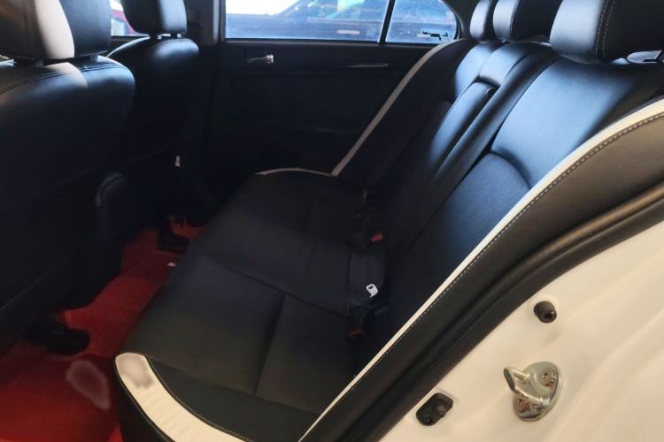 Used Mitsubishi Lancer EX 2016 1.8L CVT Black-and-White Retro Edition
