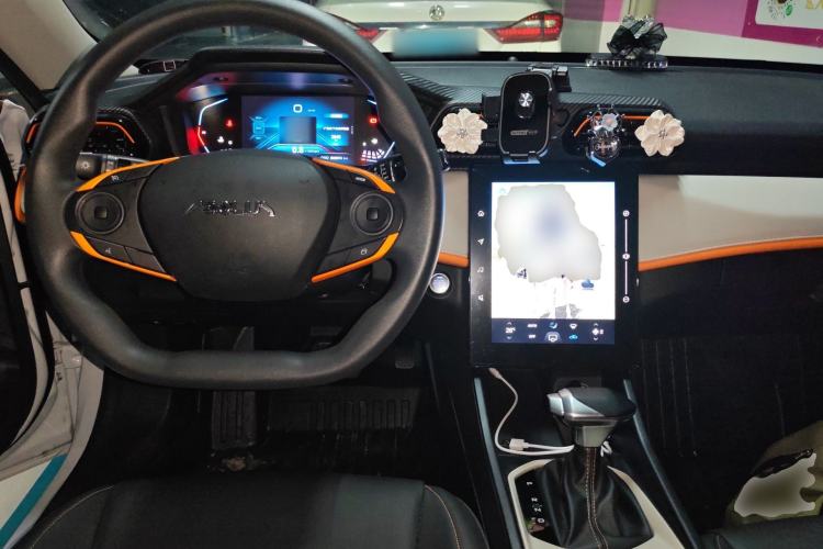 Used Dongfeng Aeolus Yixuan 2023 Mach Edition 1.5L Automatic Chasing Wind Version Center Console