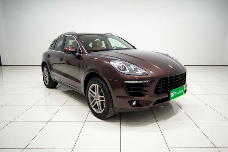 Used Porsche Macan 2017 Macan 2.0T Front Right 45 Deg