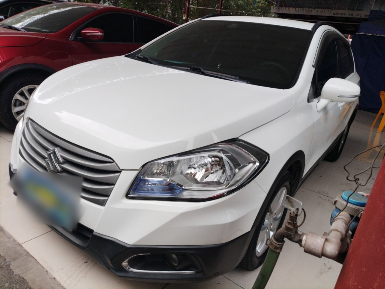 Под передней частью автомобиля