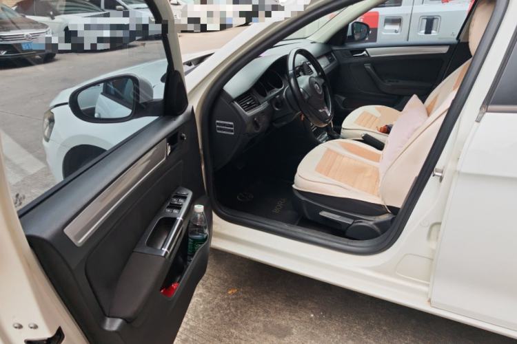 Used Volkswagen Bora 2014 1.6L Automatic Fashion Model Driver Seat