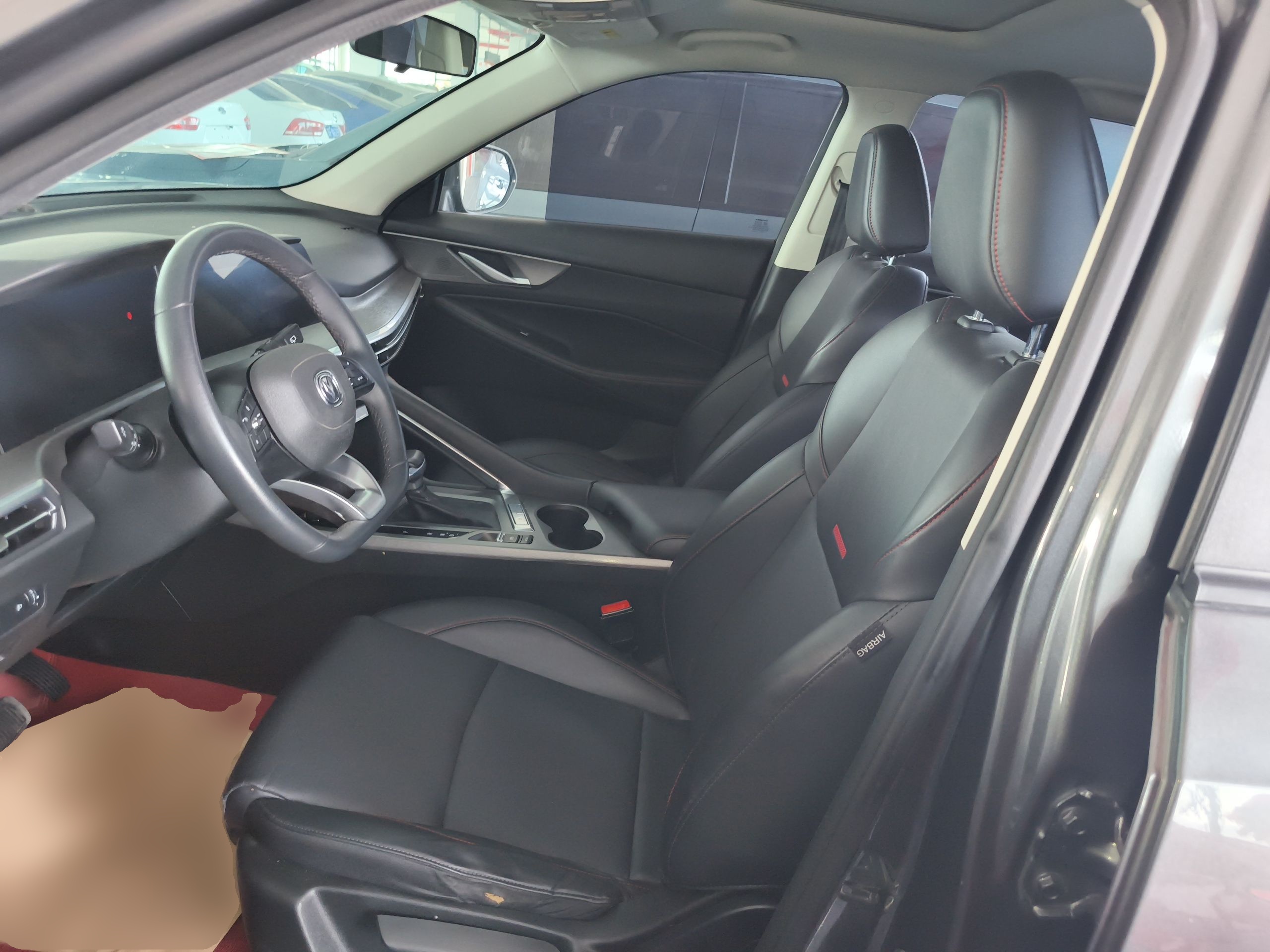 Переднее сиденье в автомобиле