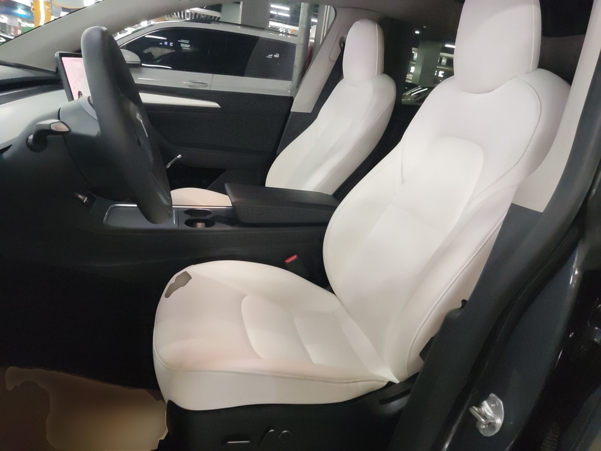 Переднее сиденье в автомобиле