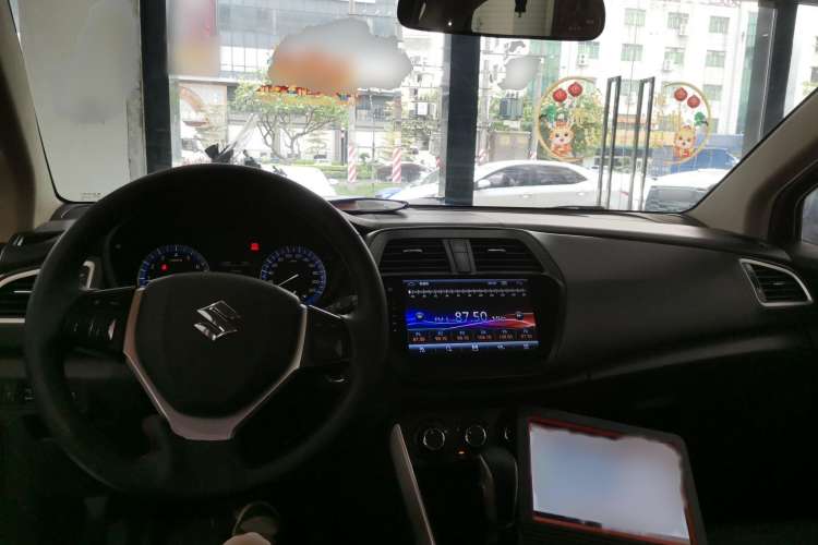 Used Suzuki S-Cross 2015 1.6L CVT Two-Wheel Drive Entry-Level Trim