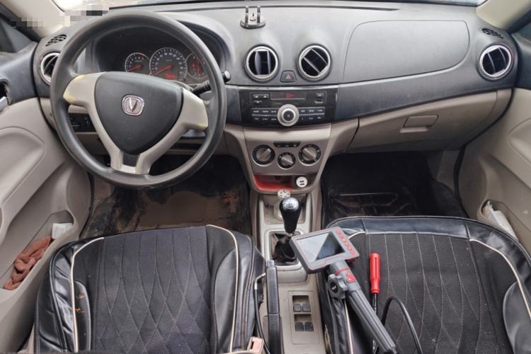 Used CHANGAN Alsvin V3 2012 1.3L Manual Comfort Version China IV Standard Center Console