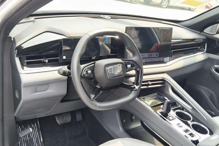 Used Geely Auto Emgrand X7 Sport 2026 Model 1.5TD Aspirational Center Console