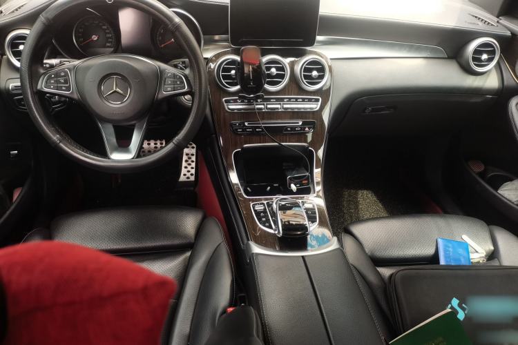 Used Mercedes-Benz GLC 2018 Facelifted GLC 260 4MATIC Dynamic Edition Center Console