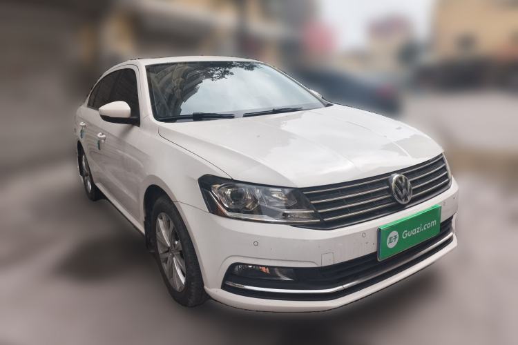 Used Volkswagen Lavida 2015 1.6L Automatic Comfort Edition Front Right 45 Deg