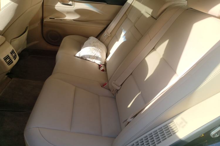 Used Lexus ES 2013 300h Elite Edition