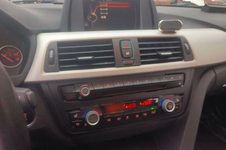 Used BMW 3 Series 2015 320i Luxury Line Stylish Edition Audio And AC Panel