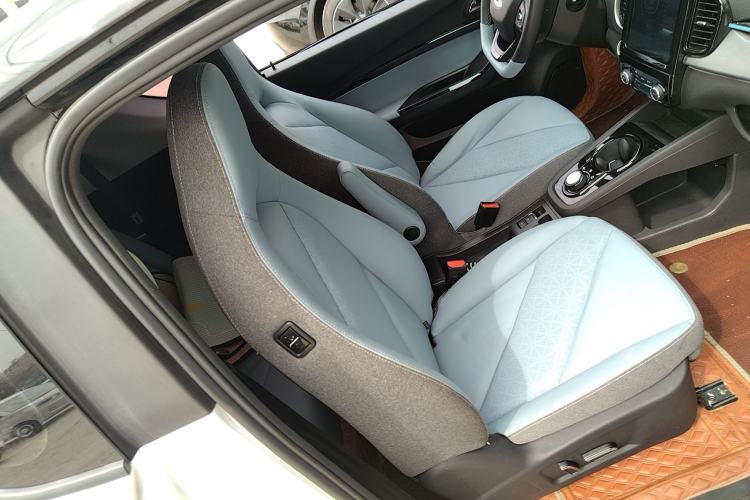 Used Chery Little Ant 2022 Sweet Pink Edition Half-Sugar Version Lithium Iron Phosphate 29.2 kWh 30 kW 301 km Right Front Seat