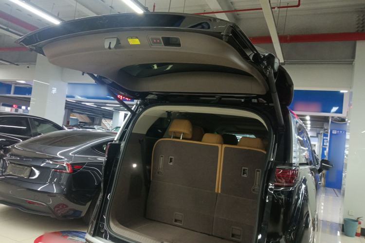 Used Denza D9 2022 DM-i 970 Four-Wheel Drive Prestige Model Trunk