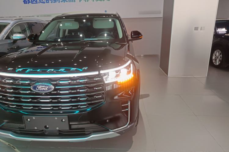 Used Ford Explorer 2023 EcoBoost 285 Four-Wheel Drive Titanium Edition 6 Seats