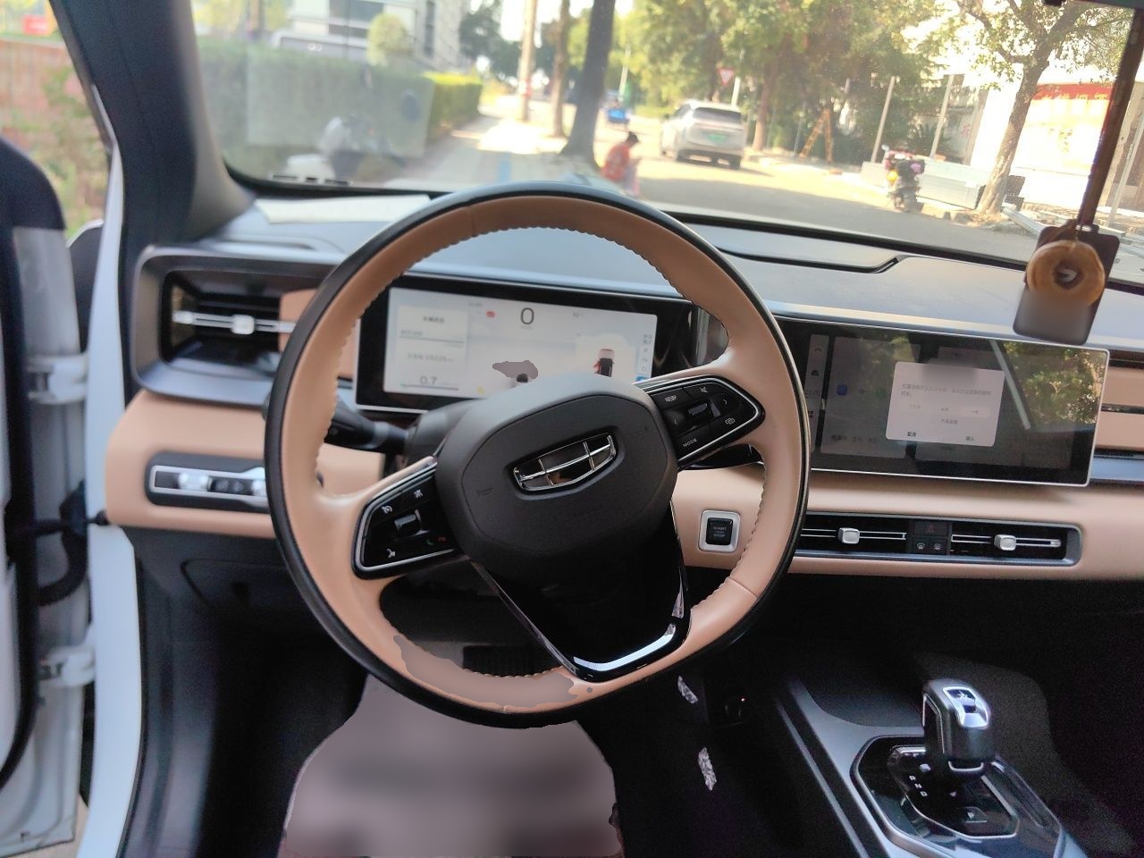 Geely Auto icon 2023 1.5TD Chocolate Smoothie Edition — снимка 10