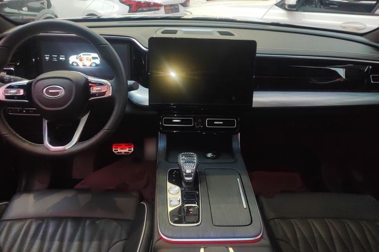 Used GAC Trumpchi GS8 2022 Linghang Series 2.0 TGDI Two-Wheel-Drive Luxury Smart Connectivity Version (7 Seats) Center Console
