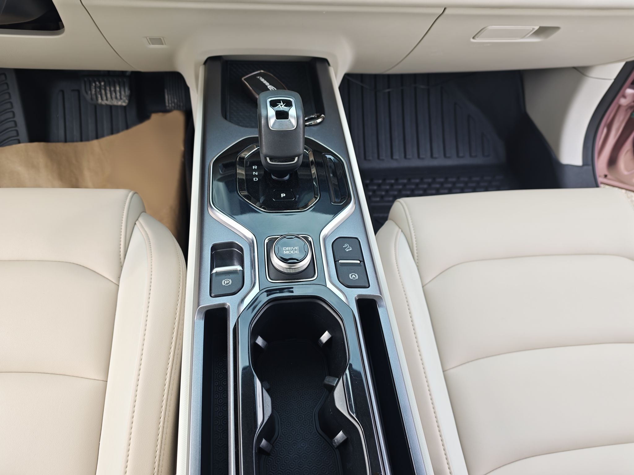 Geely Auto icon 2023 1.5TD Chocolate Smoothie Edition — снимка 11