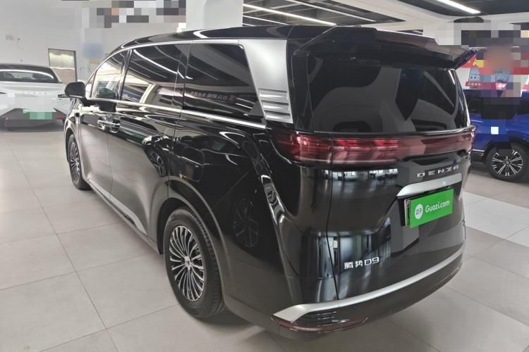 Used Denza D9 2025 DM-i Smart Drive 1020 Four-Wheel Drive Deluxe Model